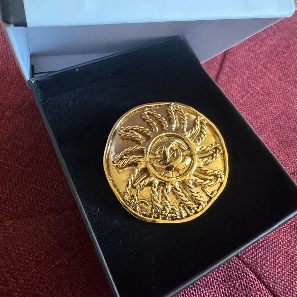 Chanel Gold Vintage Brooch 94A